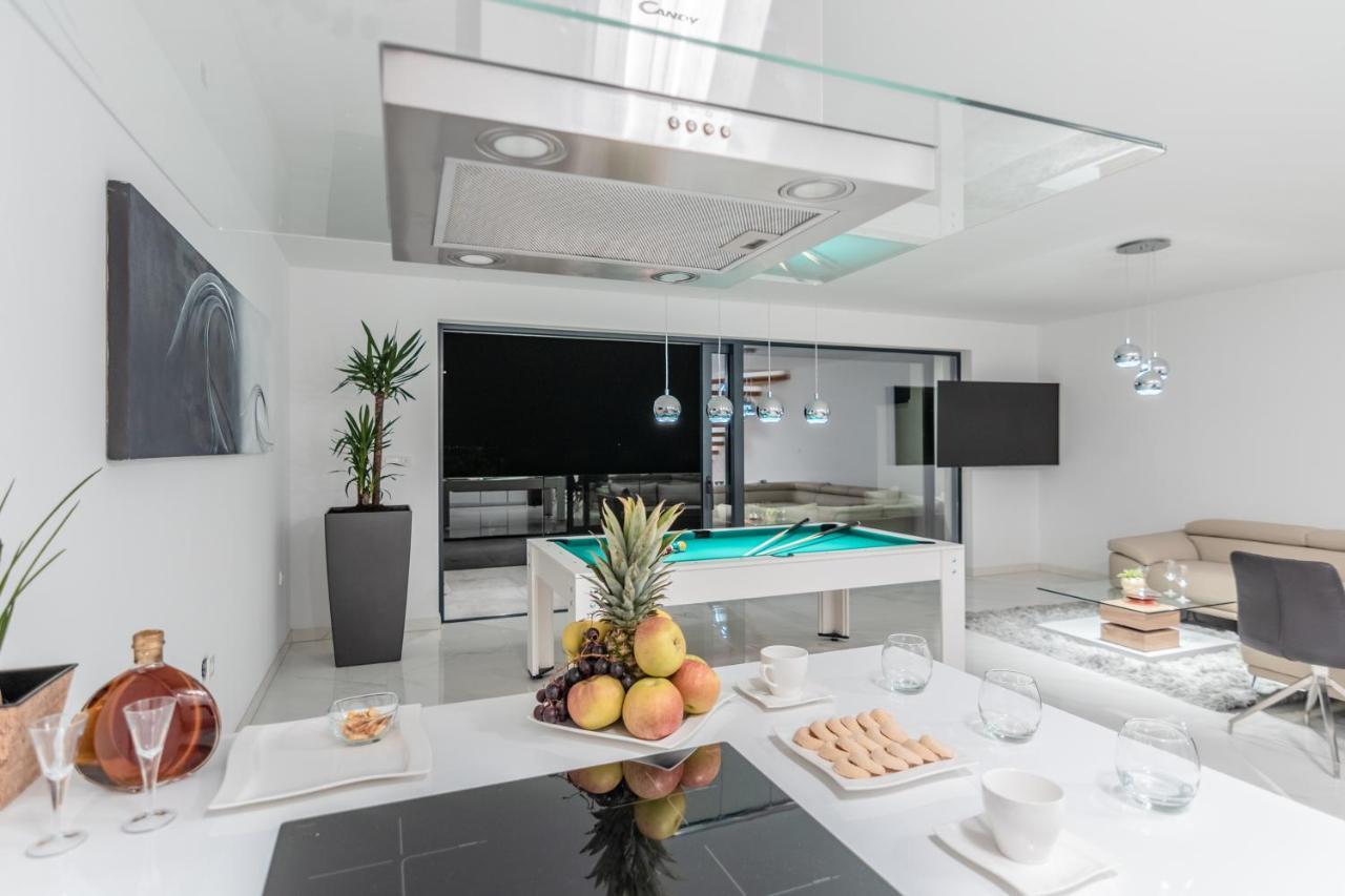 Villa The Boat With Rooftop Pool Matulji Exterior foto