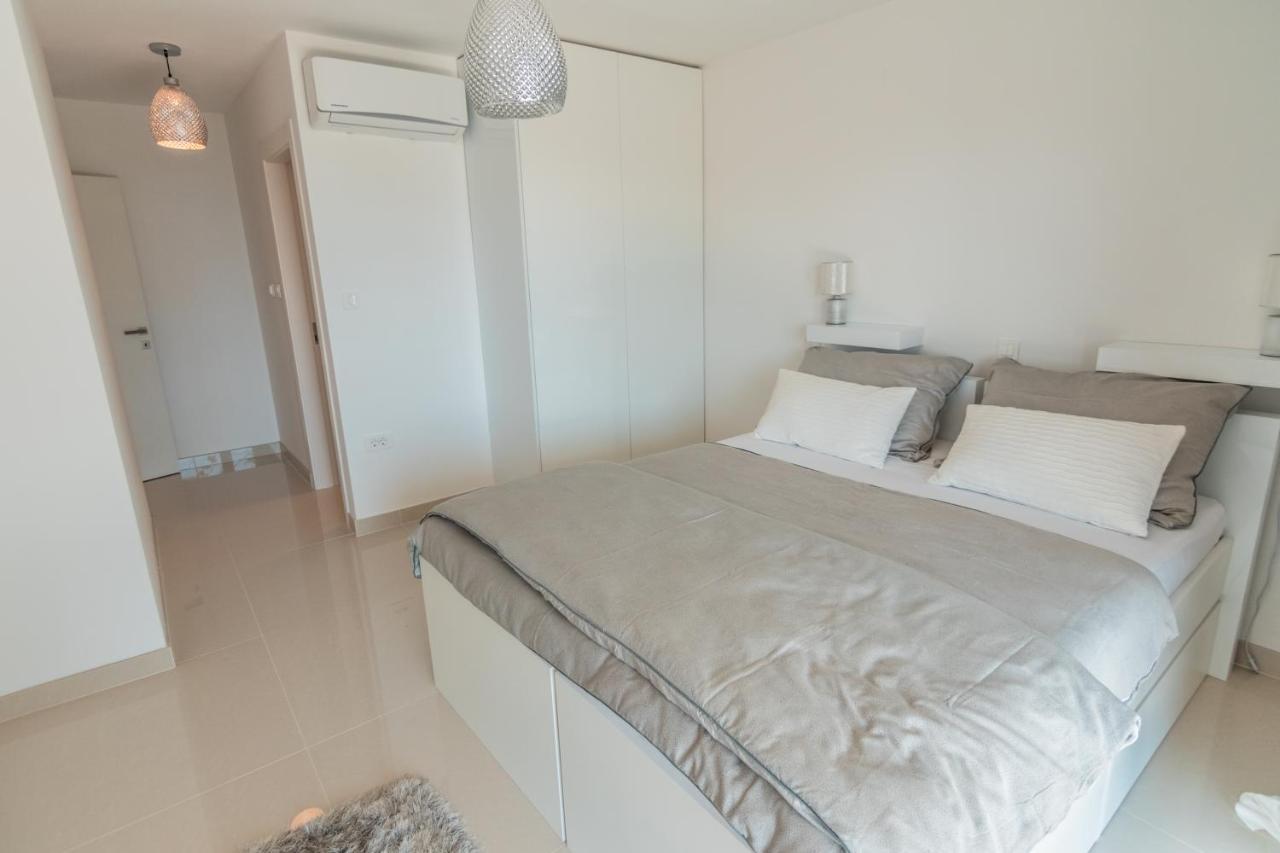 Villa The Boat With Rooftop Pool Matulji Exterior foto