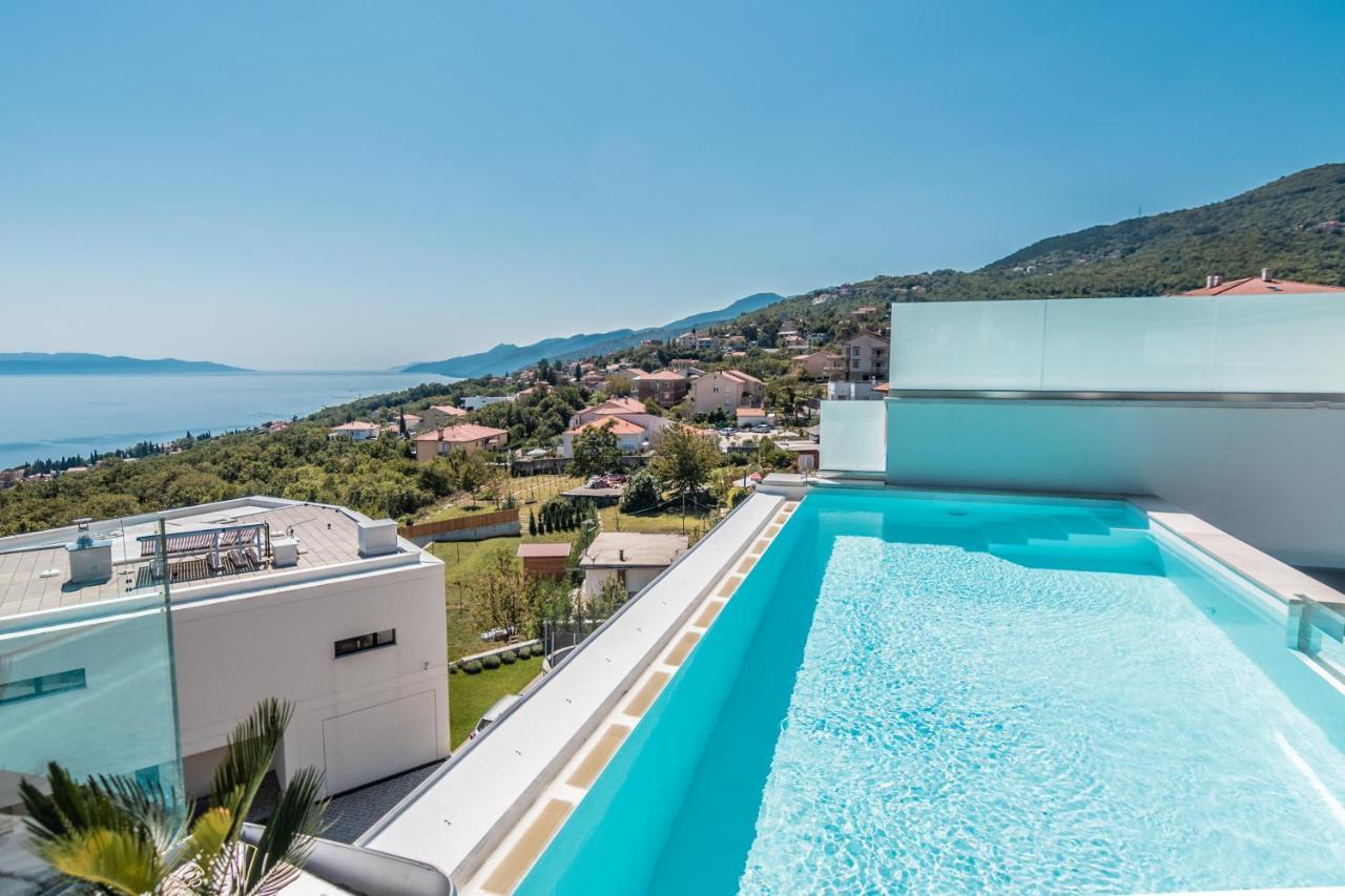 Villa The Boat With Rooftop Pool Matulji Exterior foto